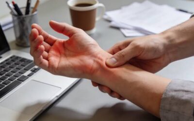 Numb Hands at Night? Carpal Tunnel Symptoms, Self-Care and When to See a Specialist